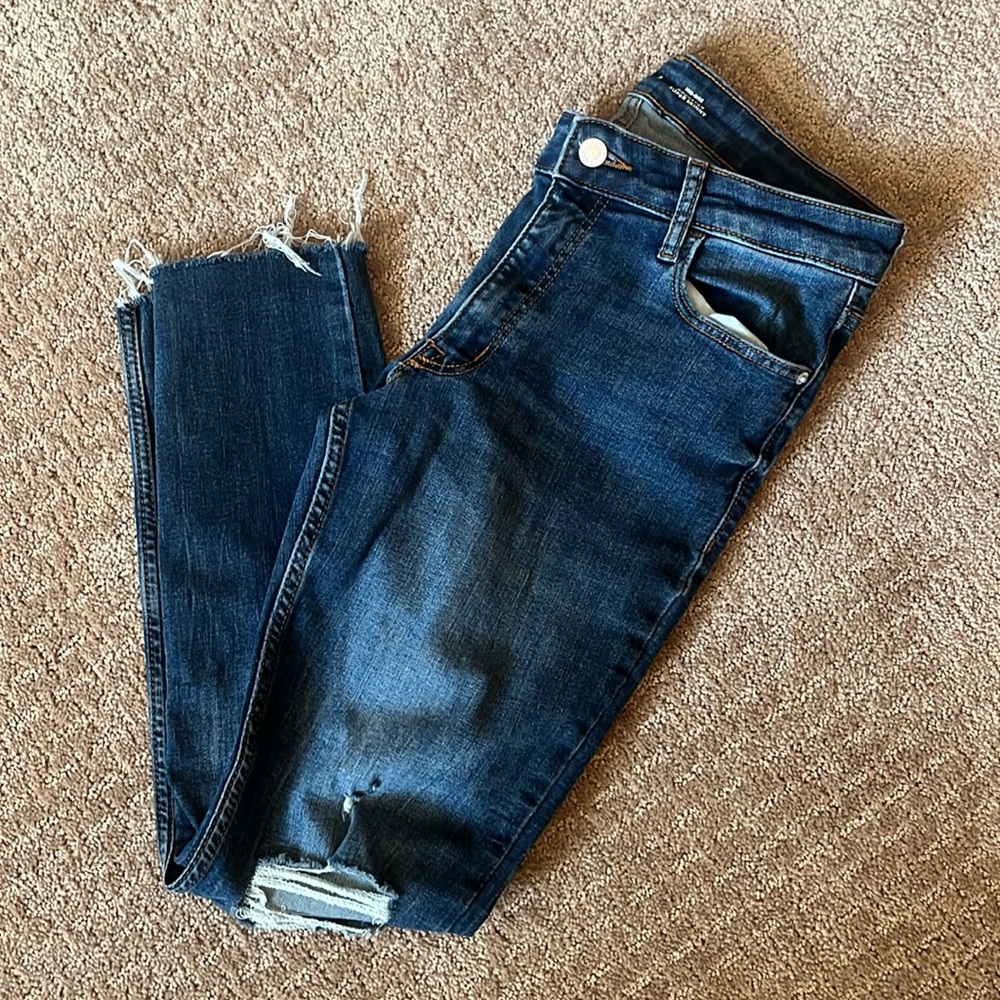 Mid rise, skinny jeans